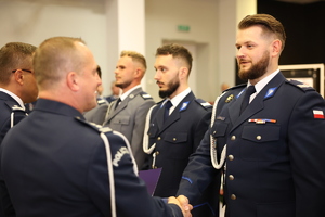uczestnicy obchodów Święta Policji 2025 w mieleckiej jednostce Policji