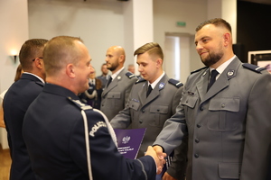 uczestnicy obchodów Święta Policji 2025 w mieleckiej jednostce Policji