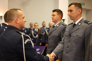 uczestnicy obchodów Święta Policji 2025 w mieleckiej jednostce Policji
