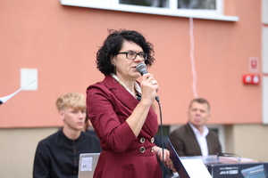 uczestnicy rozpoczęcia roku szkolnego w Zespole Szkół Ekonomicznych w Mielcu