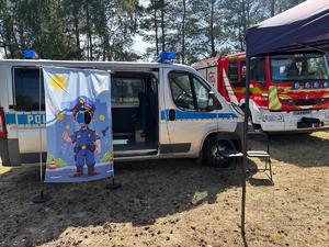 Policjanci na III Powiatowych Warsztatach MDP w Wojkowie z uczestnikami przedsięwzięcia
