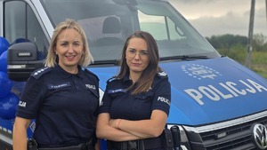uczestnicy dożynek z mieleckimi policjantami