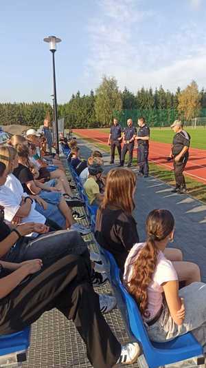 policjantki i policjanci podczas prelekcji Bezpieczna DROGA DO SZKOŁY&quot;