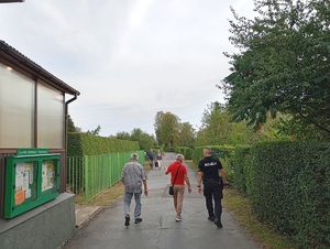 mieleccy dzielnicowi podczas spotkania z działkowcami