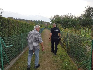 mieleccy dzielnicowi podczas spotkania z działkowcami