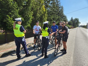 policjantki rozdające podczas działań NURD odblaski