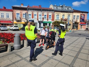 policjantu\ki podczas działań nurd