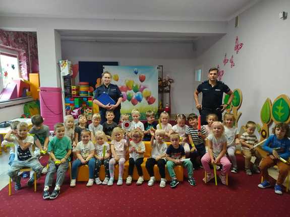 dzielnicowi z przedszkolakami