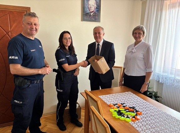 Wójt gminy oraz policjanci