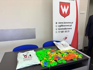 policjanci z wójtem gminy Borowa