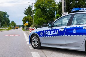 radiowóz na drodze