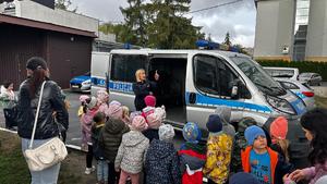 dzieci w KPP z policjantami