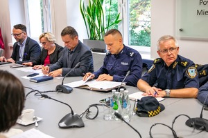 uczestnicy posiedzenia rady powiatu mieleckiego