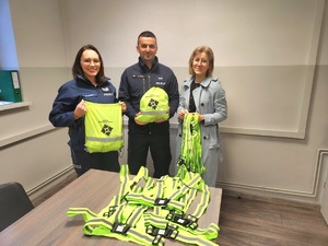 mieszkańcy gminy Wadowice Górne z policjantami podczas działań