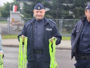 mieszkańcy gminy Wadowice Górne z policjantami podczas działań