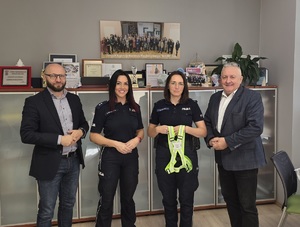 Prezesi MARR S.A. Mielec z policjantkami