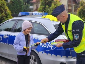 policjanci, przedstawiciel WORD Tarnobrzeg i mieszkańcy gminy Padew Narodowa i Tuszów Narodowy podczas działań