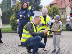 policjanci, przedstawiciel WORD Tarnobrzeg i mieszkańcy gminy Padew Narodowa i Tuszów Narodowy podczas działań