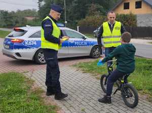 policjanci, przedstawiciel WORD Tarnobrzeg i mieszkańcy gminy Padew Narodowa i Tuszów Narodowy podczas działań