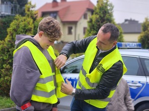 przedstawiciel WORD z mieszkańcem gminy Tuszów Narodowy