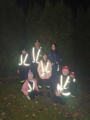 dzieci z MDP i DDP Surowa z włodarzami gminy Borowa i policjantką