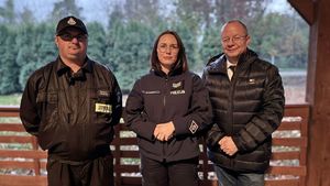 dzieci z MDP i DDP Surowa z włodarzami gminy Borowa i policjantką