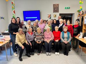 policjanci z seniorami