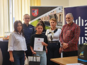 laureaci konkursu, opiekunowie, nauczyciele i policjanci