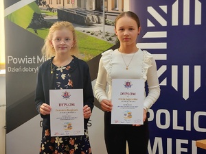 laureaci konkursu, opiekunowie, nauczyciele i policjanci