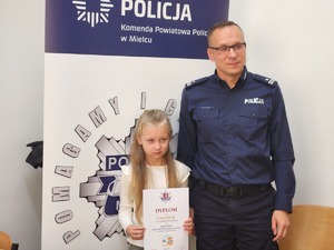 laureaci konkursu, opiekunowie, nauczyciele i policjanci