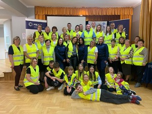 policjantki i uczestnicy spotkania w Woli Mieleckiej