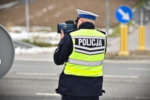 policjant RD mierzący prędkość