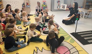 przedszkolaki z "Psotnej Andzi"  policjantką