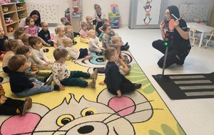 przedszkolaki z "Psotnej Andzi"  policjantką