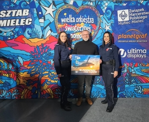 policjanci podczas 34. Finału WOŚP w MOSIR Mielec z uczestnikami