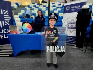 policjanci podczas 34. Finału WOŚP w MOSIR Mielec z uczestnikami