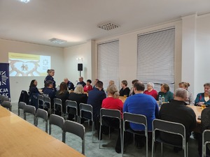 uczestnicy debaty z policjantami