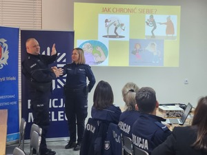 uczestnicy debaty z policjantami