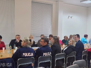 uczestnicy debaty z policjantami