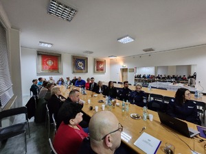 uczestnicy debaty z policjantami