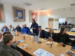 uczestnicy debaty z policjantami