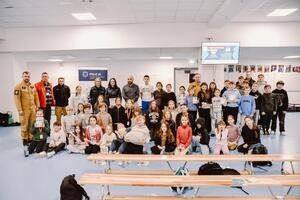 uczestnicy zakończenia ferii z policjantami