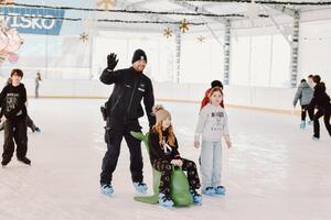 uczestnicy zakończenia ferii z policjantami