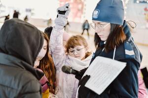 uczestnicy zakończenia ferii z policjantami