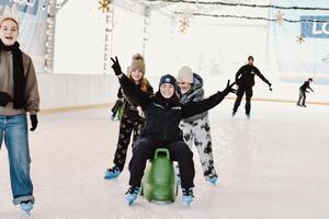 uczestnicy zakończenia ferii z policjantami