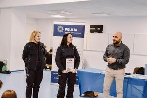 uczestnicy zakończenia ferii z policjantami