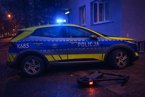 radiowóz i hulajnoga