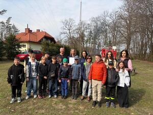 funkcjonariusze mieleckiej Policji z dziećmi podczas prelekcji