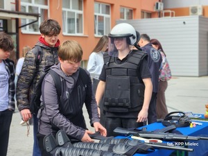 uczestnicy dni otwartych w Mieleckim Ekonomiku