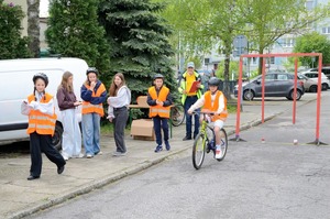 uczestniczy turnieju, goście, organizatorzy i policjanci